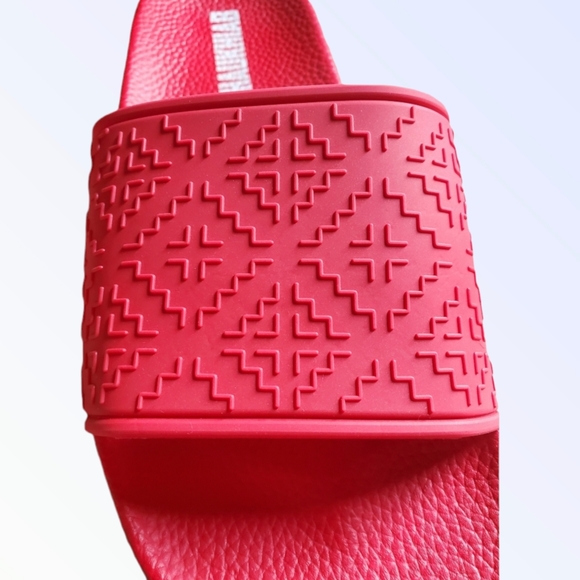 Hmong Red Diamond Slides - Picture 2 of 4